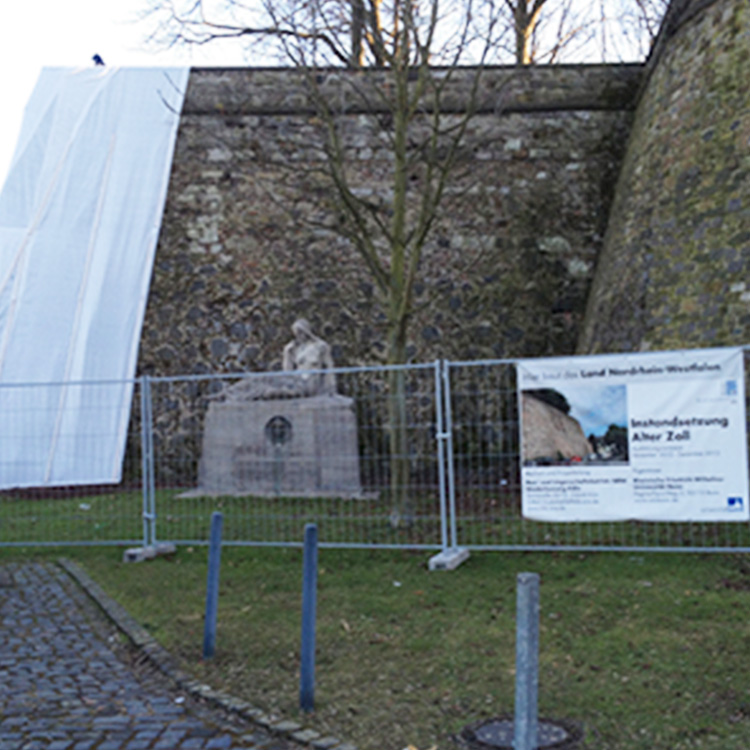 Projektentwicklung, Denkmalschutz: Bauzaun vor Projekt Alter Zoll, Bonn